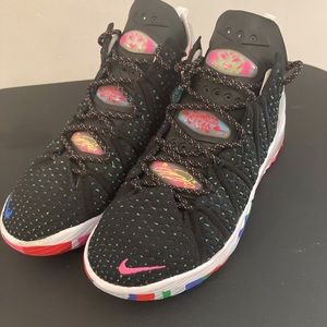 Nike Lebrons 18 (GS) men’s